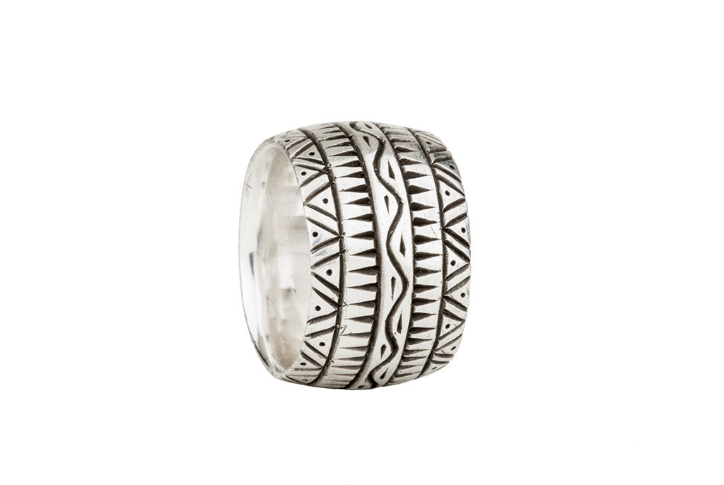 Dendra Band Ring